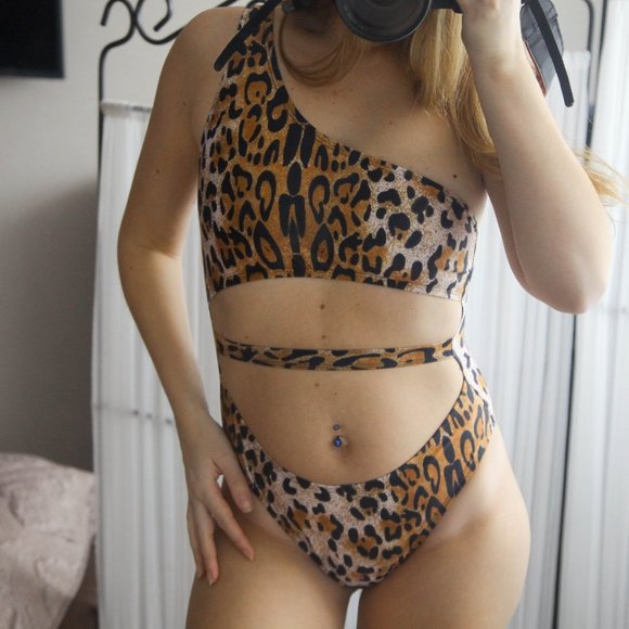 Other - Medium leopard print one piece swimsuit bodysuit
